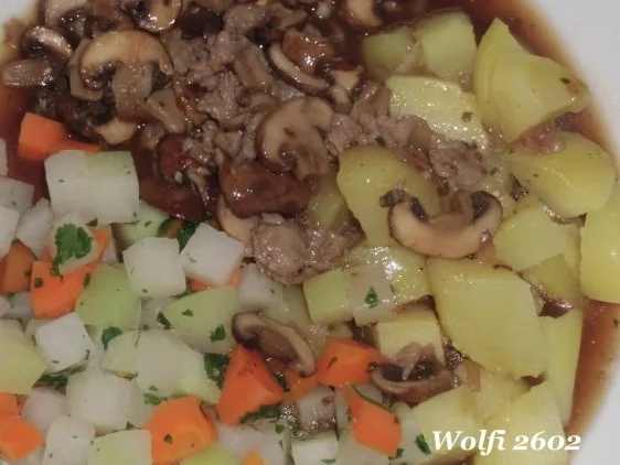 Gemüse : mit Thüringer Hackfleisch in brauner Champignon-Soße, Kohlrabi und Karotte - Rezept - Bild Nr. 5