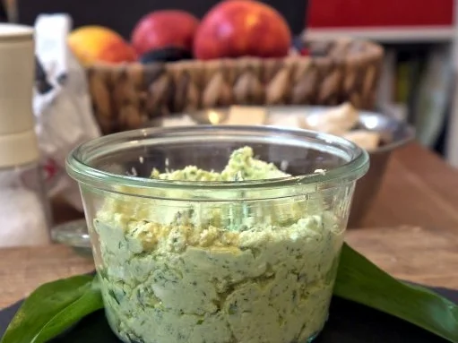 Rezept: Bärlauch-Feta-Brotaufstrich Bild Nr. 5 Bärlauch-Feta-Brotaufstrich - Rezept - Bild Nr. 5