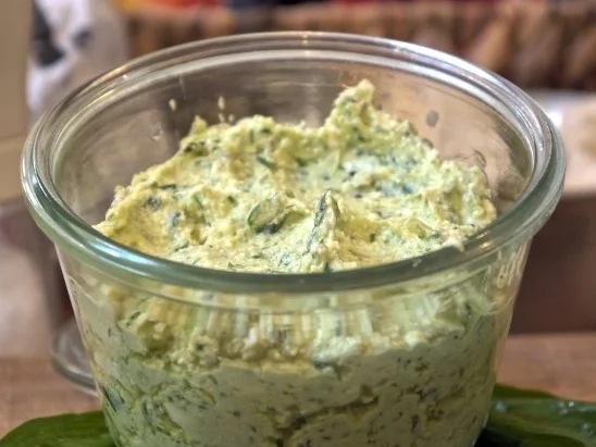 Rezept: Bärlauch-Feta-Brotaufstrich Bild Nr. 6 Bärlauch-Feta-Brotaufstrich - Rezept - Bild Nr. 6