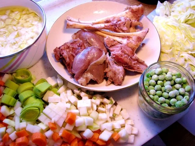 Rezept: Spitzkohl-Eintopf mit Lammfleisch Bild Nr. 7 Spitzkohl-Eintopf mit Lammfleisch - Rezept - Bild Nr. 7