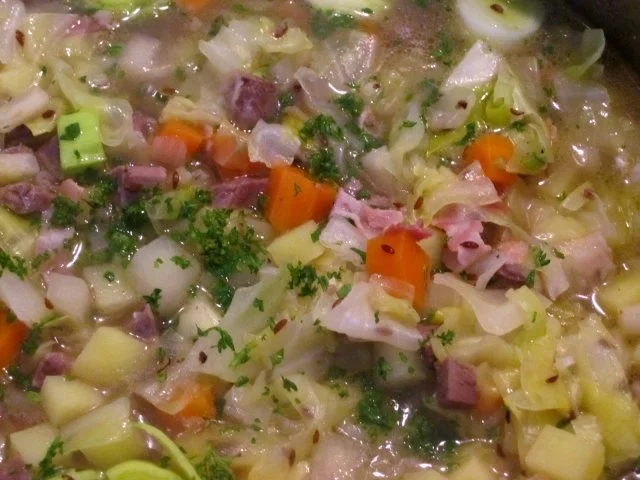 Rezept: Spitzkohl-Eintopf mit Lammfleisch Bild Nr. 9 Spitzkohl-Eintopf mit Lammfleisch - Rezept - Bild Nr. 9