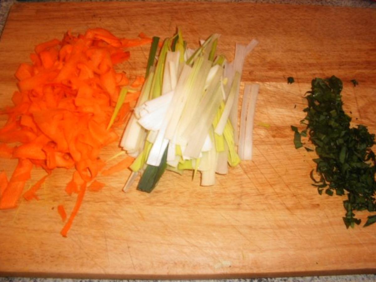 Lachs auf Gemüse und Nudeln - Rezept - Bild Nr. 3