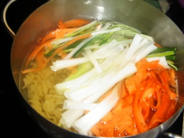 Lachs auf Gemüse und Nudeln - Rezept - Bild Nr. 4