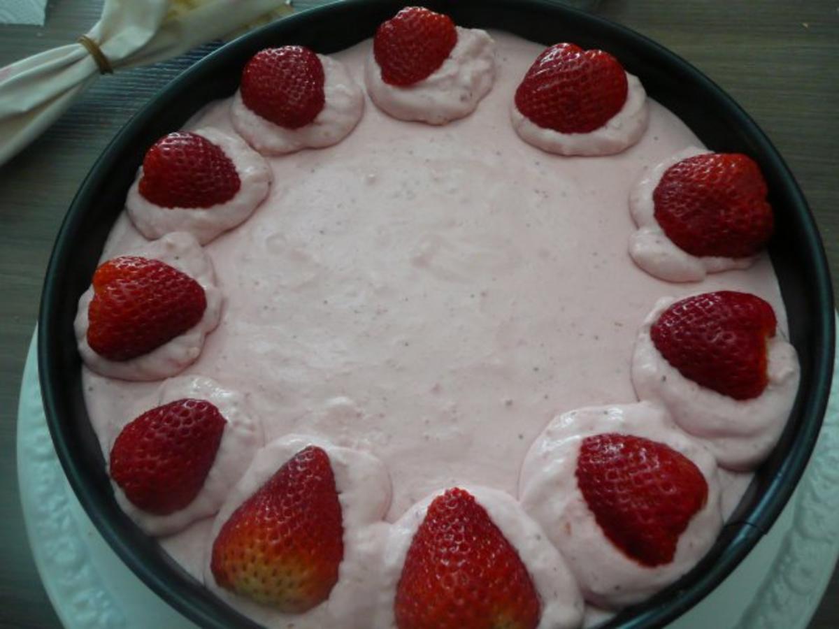 Rhabarber - Erdbeere - Torte mit einer besonderen Note. - Rezept