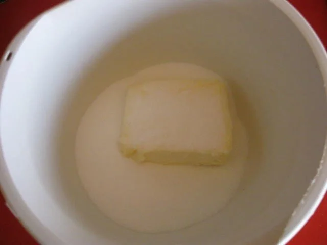 Rezept: Gugelhupf mit Sultaninen Bild Nr. 2 Gugelhupf mit Sultaninen - Rezept - Bild Nr. 2