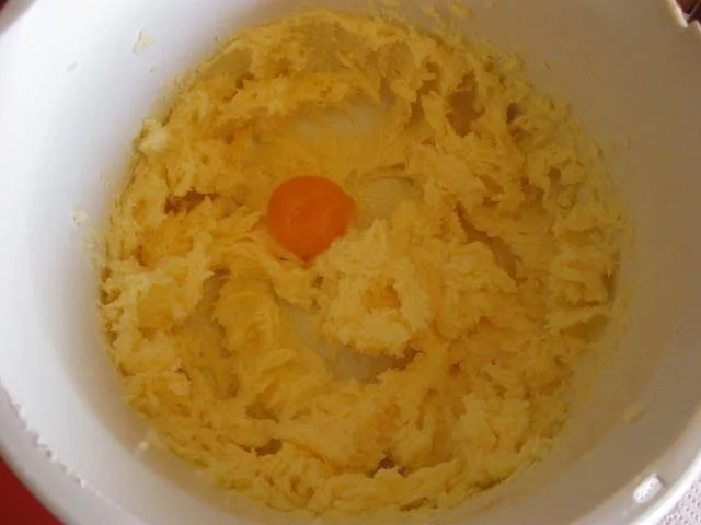 Rezept: Gugelhupf mit Sultaninen Bild Nr. 3 Gugelhupf mit Sultaninen - Rezept - Bild Nr. 3