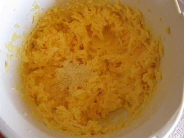 Rezept: Gugelhupf mit Sultaninen Bild Nr. 4 Gugelhupf mit Sultaninen - Rezept - Bild Nr. 4