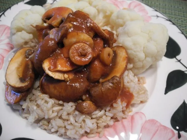 Rezept: Pilz - Gulasch dazu Zitronenblumenkohl und Naturreis Bild Nr. 2 Pilz - Gulasch dazu Zitronenblumenkohl und Naturreis - Rezept - Bild Nr. 2