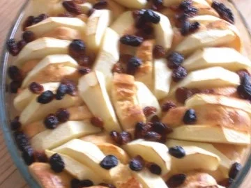 Rezept: Semmel-Schmarrn mit Äpfeln und Rosinen Semmel-Schmarrn mit Äpfeln und Rosinen - Rezept