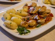 Bayern-Gulasch mit Petersilienkartoffeln - Rezept