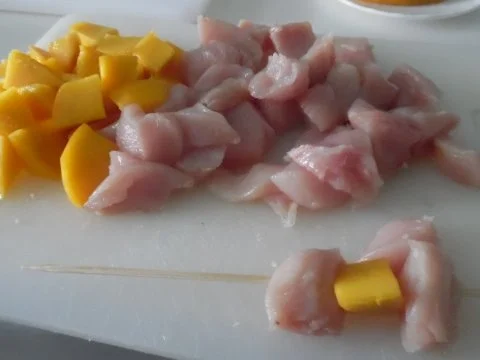 Spargel-Safran-Risotto mit Hähnchen-Mango-Spiess - Rezept - Bild Nr. 3