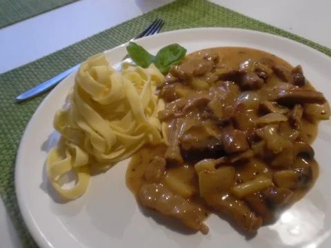 Kalbsgeschnetzeltes in Weißwein-Sahne-Soße - Rezept