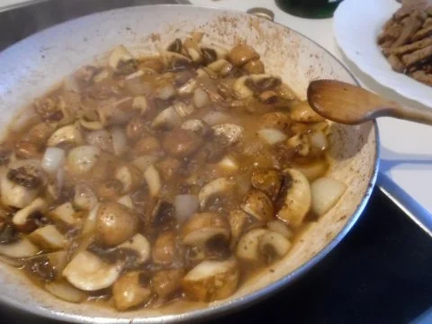 Kalbsgeschnetzeltes in Weißwein-Sahne-Soße - Rezept - Bild Nr. 3