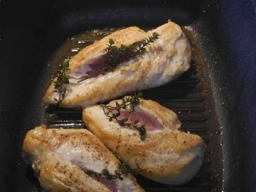 Knusper-Kohlrabi auf Kräutersalat mit Petersilienwurzelpüree und Hähnchenbrustfilet - Rezept - Bild Nr. 7