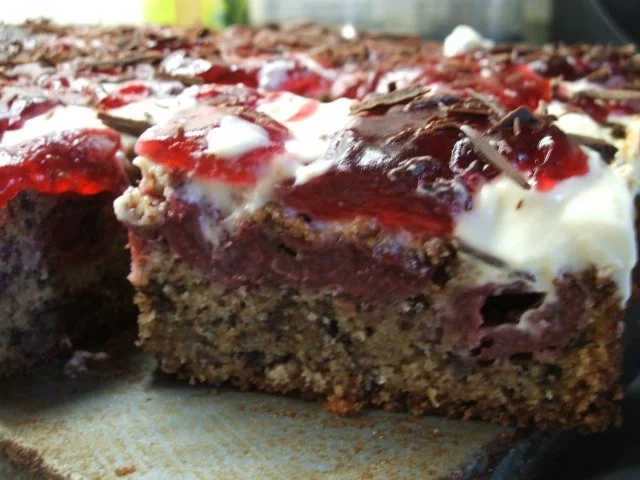 Rezept: Backen: Kirschkuchen unter der Haube Backen: Kirschkuchen unter der Haube - Rezept