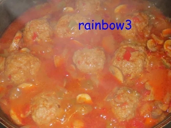 Kochen: Hackbällchen in Paprika-Champignon-Sauce - Rezept