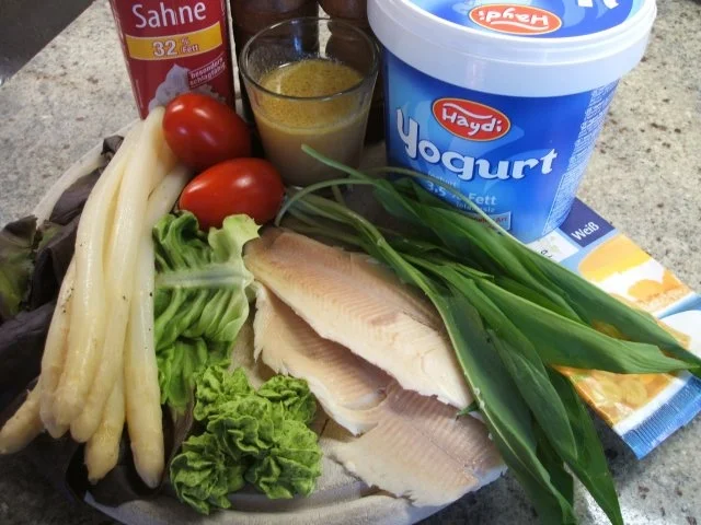 Vorspeisen: Geräucherte Forelle mit Spargelmousse und Bärlauchsoße - Rezept - Bild Nr. 2