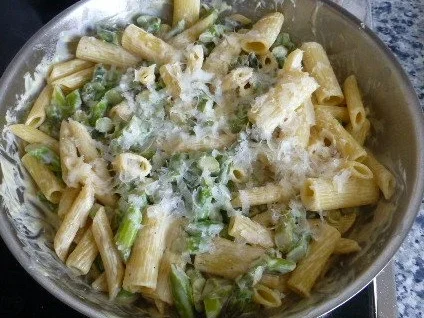 Penne Rigate mit gebratenem Spargel,Ziegenkäse und Kirschtomaten - Rezept - Bild Nr. 4