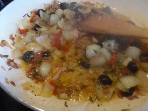 Kartoffel-Bohnen-Pfanne mit Schafskäse-Dip und Lammkoteletts - Rezept - Bild Nr. 5