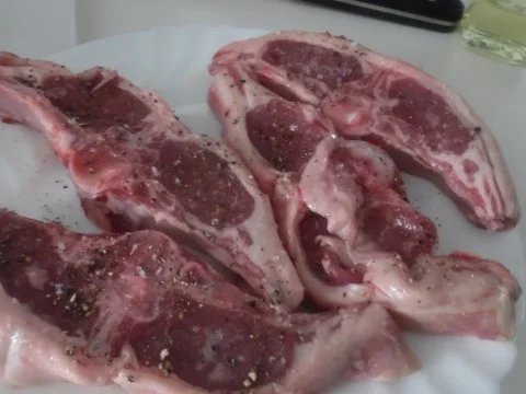 Kartoffel-Bohnen-Pfanne mit Schafskäse-Dip und Lammkoteletts - Rezept - Bild Nr. 12