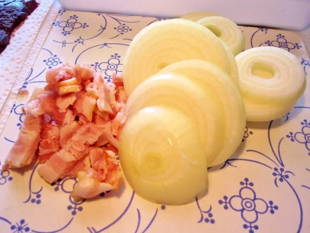 Rezept: Kalbsleber mit Speck und Zwiebeln Bild Nr. 2 Kalbsleber mit Speck und Zwiebeln - Rezept - Bild Nr. 2