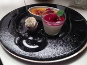 Dreierlei – Crème Brulée, Pannacotta mit Himbeertopping und Mini Carot Cupcake - Rezept