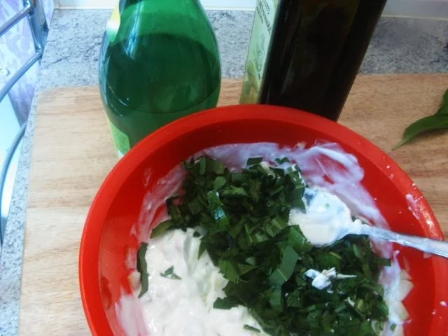 Rezept: Bärlauch-Tzatziki Bild Nr. 6 Bärlauch-Tzatziki - Rezept - Bild Nr. 6