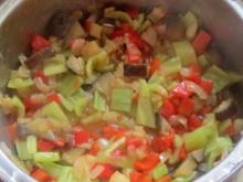 Kochen: Scharfe Frikadellen mit Gemüsesauce - Rezept