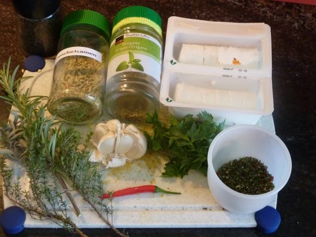 Mit Kräuter eingelegte kleiner Ziegenfrischkäse - Rezept