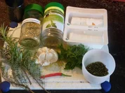 Mit Kräuter eingelegte kleiner Ziegenfrischkäse - Rezept