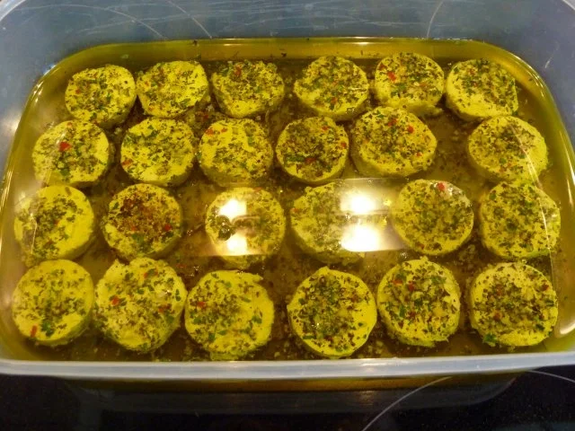 Mit Kräuter eingelegte kleiner Ziegenfrischkäse - Rezept - Bild Nr. 3