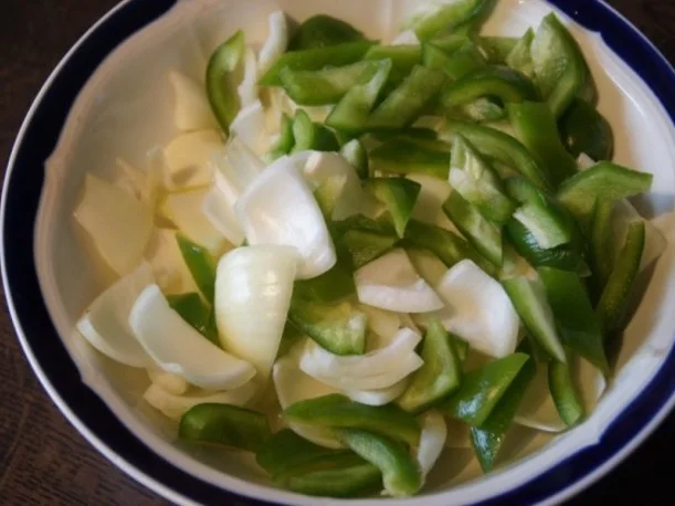 Hähnchenleber im Wok mit Zwiebeln und Paprika - Rezept - Bild Nr. 4