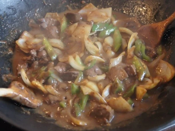 Hähnchenleber im Wok mit Zwiebeln und Paprika - Rezept - Bild Nr. 7