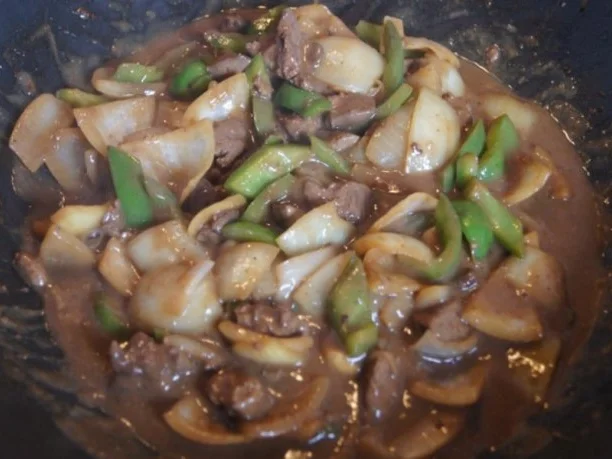 Hähnchenleber im Wok mit Zwiebeln und Paprika - Rezept - Bild Nr. 8