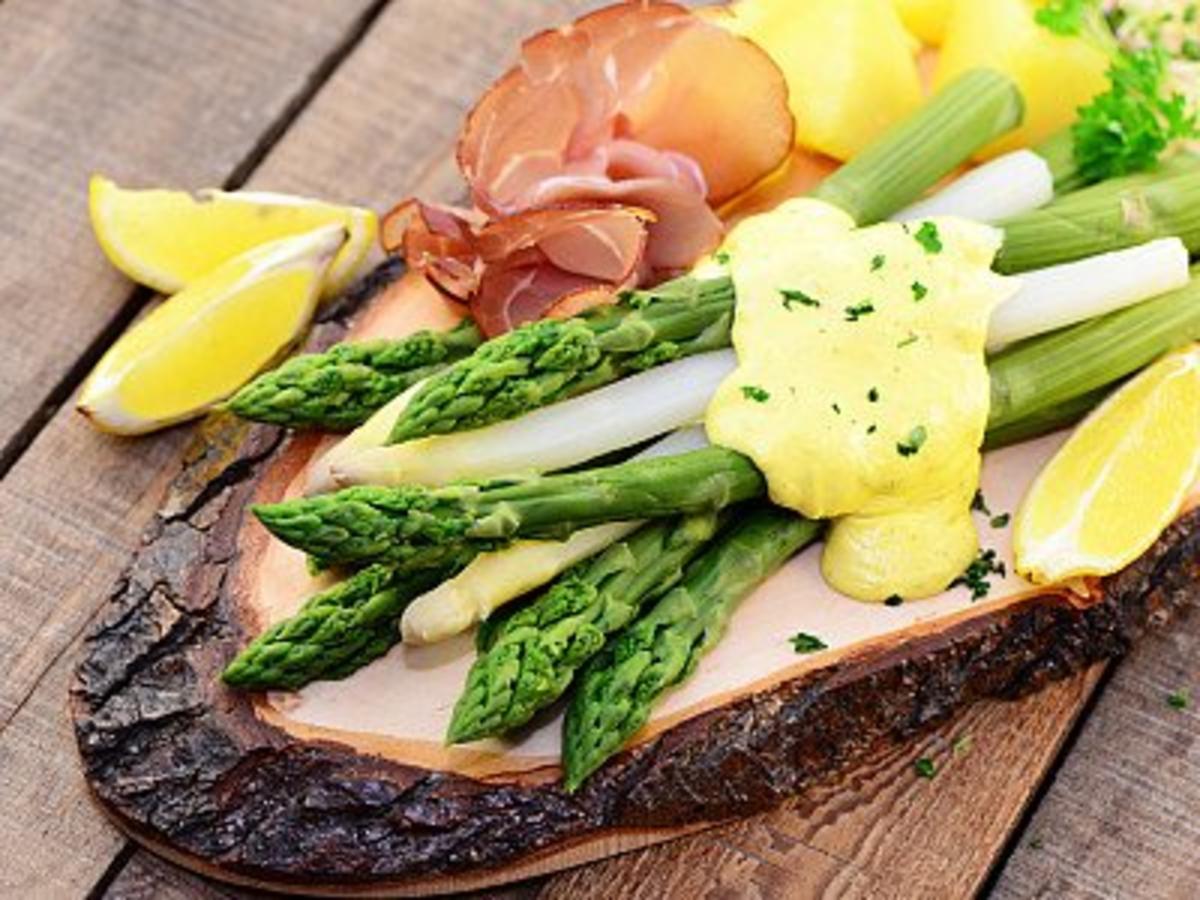 Gedämpfter Spargel mit Sauce Hollandaise und Spargel Cordon Bleu -
Rezept Gesendet von RTL-Sendungen