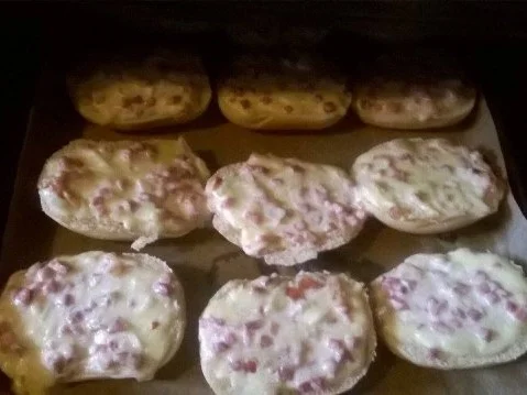 Rezept: Flammkuchenbrötchen Bild Nr. 2 Flammkuchenbrötchen - Rezept - Bild Nr. 2