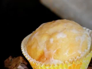 Rezept: Zitronen-Muffins mit Buttermilch Bild Nr. 2 Zitronen-Muffins mit Buttermilch - Rezept - Bild Nr. 2