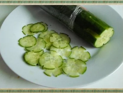 Frühlings-Eisbergsalat mit Möhren, Tomaten, Käse und noch viel mehr, nach Art des Hauses - Rezept - Bild Nr. 6