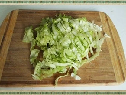 Frühlings-Eisbergsalat mit Möhren, Tomaten, Käse und noch viel mehr, nach Art des Hauses - Rezept - Bild Nr. 8