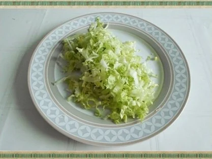 Frühlings-Eisbergsalat mit Möhren, Tomaten, Käse und noch viel mehr, nach Art des Hauses - Rezept - Bild Nr. 10