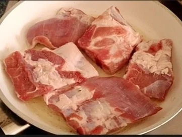 Rezept: Langsam geschmorte Rippchen mit eigenem Bratensaft nappiert Bild Nr. 7 Langsam geschmorte Rippchen mit eigenem Bratensaft nappiert - Rezept - Bild Nr. 7