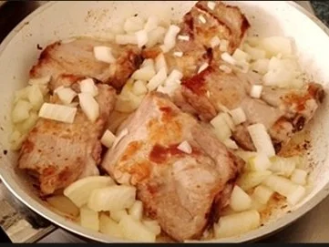 Rezept: Langsam geschmorte Rippchen mit eigenem Bratensaft nappiert Bild Nr. 10 Langsam geschmorte Rippchen mit eigenem Bratensaft nappiert - Rezept - Bild Nr. 10