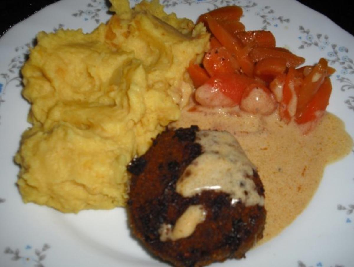 Buletten mit Rahmsauce, Currykartoffelstampf und Möhrengemüse - Rezept - Bild Nr. 5