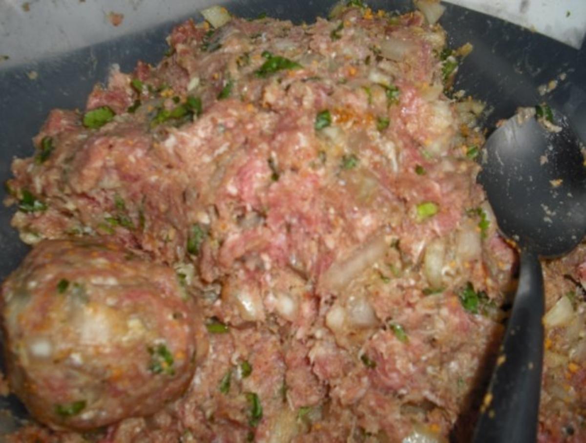 Buletten mit Rahmsauce, Currykartoffelstampf und Möhrengemüse - Rezept - Bild Nr. 2