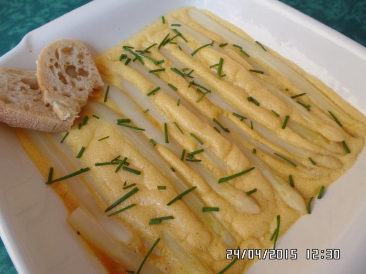 Überbackener Spargel auf Zabaione - Rezept