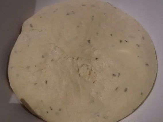 Scharfe Pizza mit Lilienblüten - Rezept - Bild Nr. 2