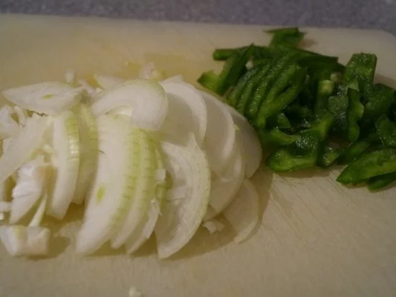 Scharfe Pizza mit Lilienblüten - Rezept - Bild Nr. 4