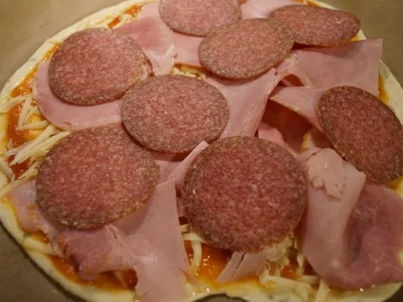 Scharfe Pizza mit Lilienblüten - Rezept - Bild Nr. 6