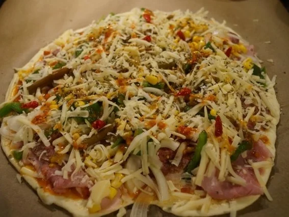 Scharfe Pizza mit Lilienblüten - Rezept - Bild Nr. 8