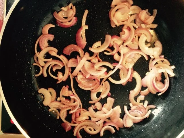 Rezept: Mini-Quiches mit karamellisierten Zwiebeln und Ziegenkäse Bild Nr. 5 Mini-Quiches mit karamellisierten Zwiebeln und Ziegenkäse - Rezept - Bild Nr. 5